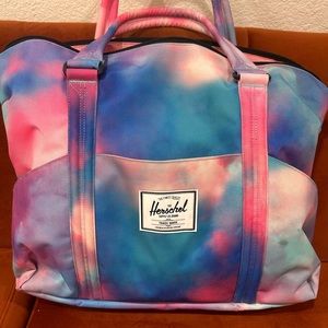 Herschel Weekender in Cloudburst Neon